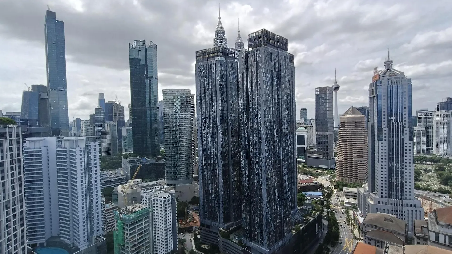 Scerletz Suite Klcc By Sky Swimming Pool Kuala Lumpur Malaysia